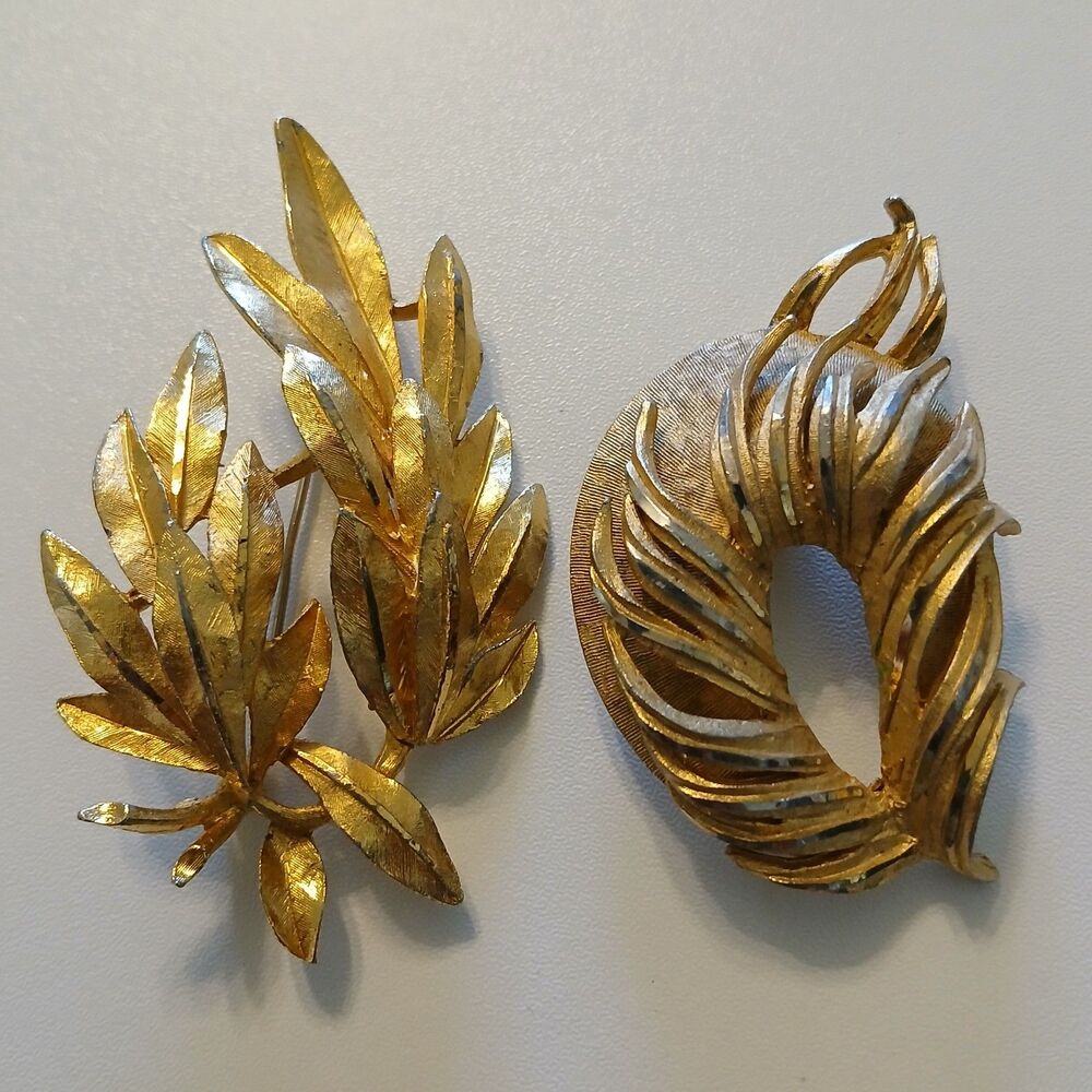 Vintage BSK Gold Tone Brooch Set Mid-Century Modern Laurel Leaf & Ribbon Wreath